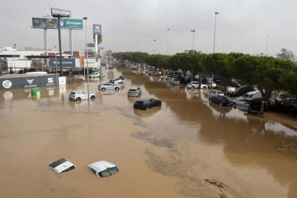 dana valencia esto debes hacer inunda calle encuentras dentro del coche Motor16