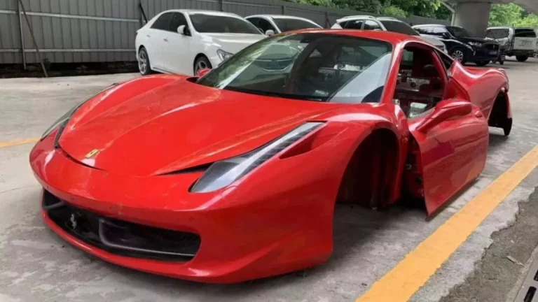 Olvida los coleccionables de Altaya: Te puedes montar en un Ferrari o Lamborghini de verdad por 4 duros