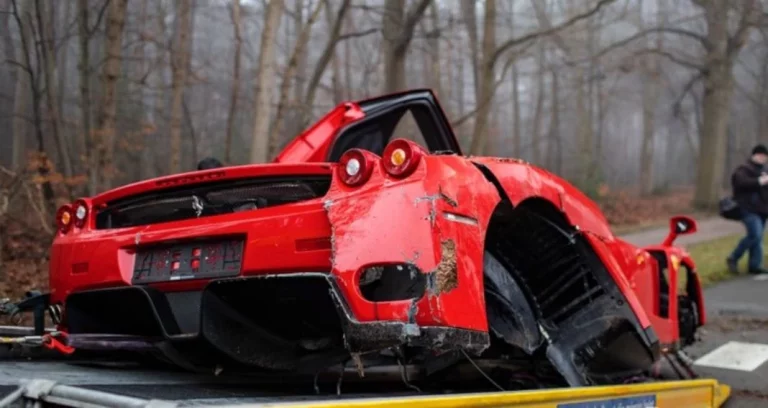 El insólito castigo para un mecánico que destruyó un Ferrari