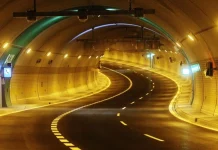 Dar las luces y… La otra cosa que la DGT te obliga a hacer cuando entras en un túnel