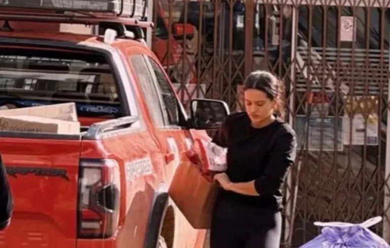 Rosalía llegó como voluntaria a Valencia en este impresionante pick up de 210 CV