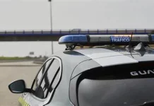 ¿Puedo adelantar a un coche de la Guardia Civil o de la Policía en una carretera?