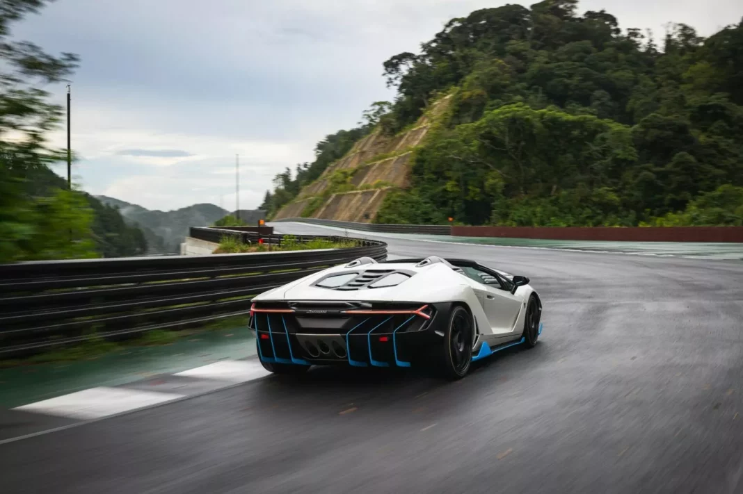 2017 Lamborghini Centenario Roadster RM Sotheby's. Imagen portada.