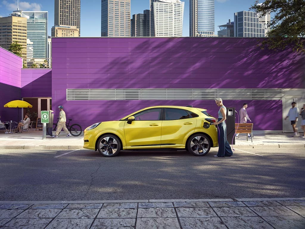 2024 Ford Puma Gen-E. Imagen lateral.