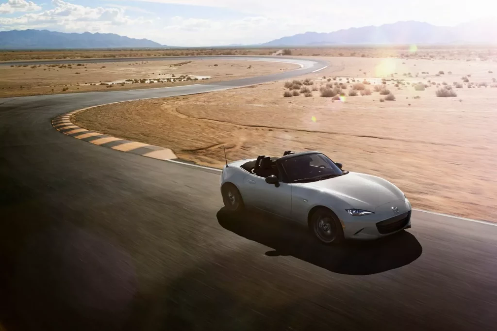 2024 Mazda MX-5 Miata. USA. Imagen movimiento.