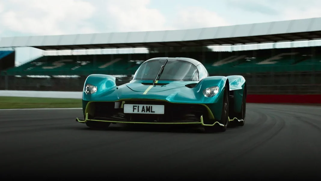 2024 Aston Martin Valkyrie. Silverstone récord. Imagen portada.