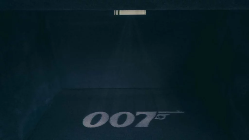 33. Phantom Goldfinger 007 Projector. GOLDFINGER © 1964 Danjaq LLC and Metro Goldwyn Mayer Studios Inc. All Rights Reserved Motor16