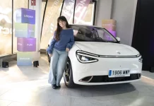 Dongfeng premia a los mejores estudiantes regalando un coche cada año