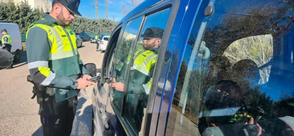 La DGT inicia una campaña de vigilancia del alcohol y las drogas al volante.