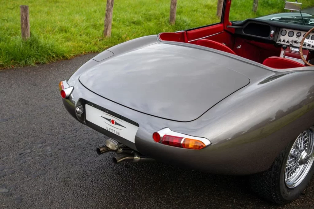 JAGUAR E TYPE SPEEDSTER 10 Motor16