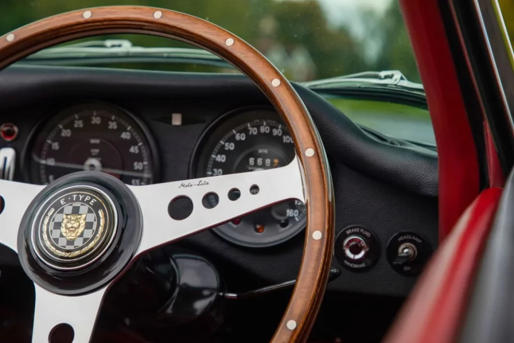 JAGUAR E TYPE SPEEDSTER 26 Motor16