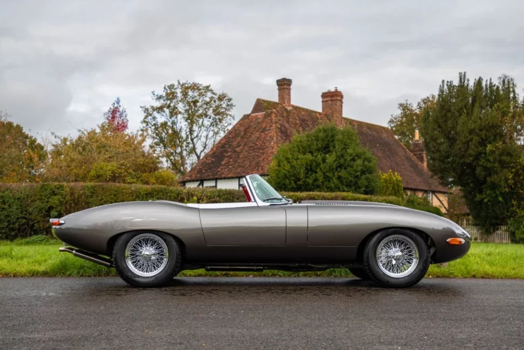 JAGUAR E TYPE SPEEDSTER 8 Motor16