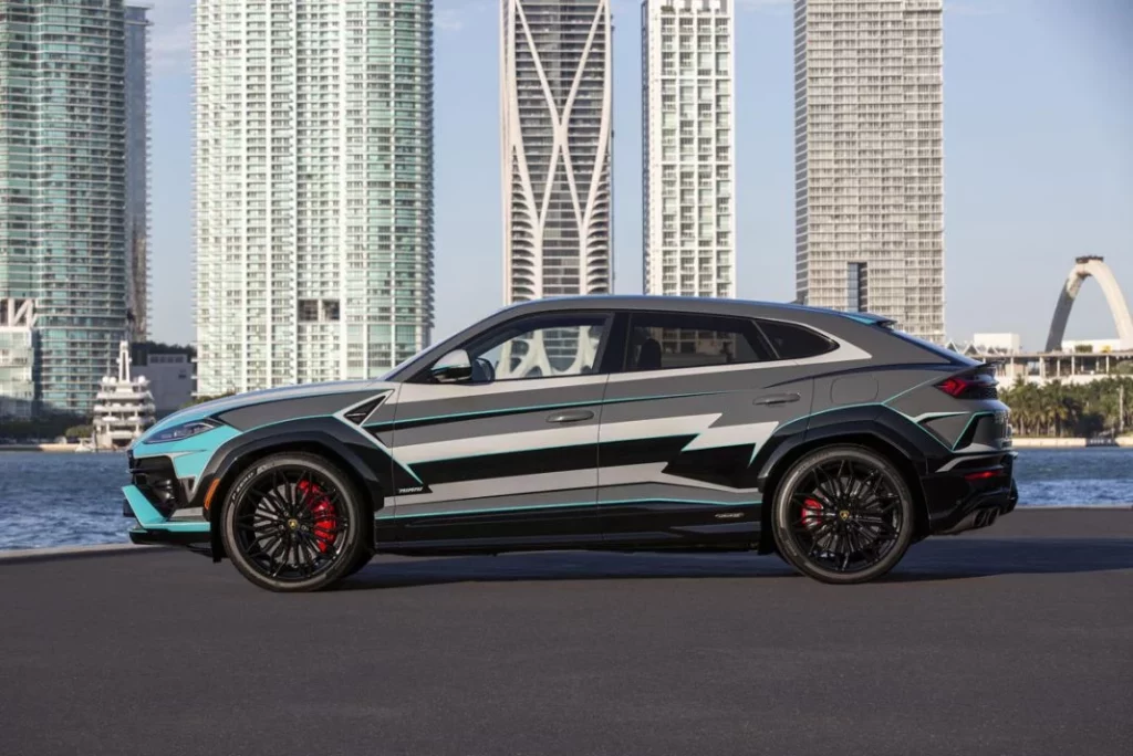 LAMBORGHINI URUS MIAMI 11 Motor16