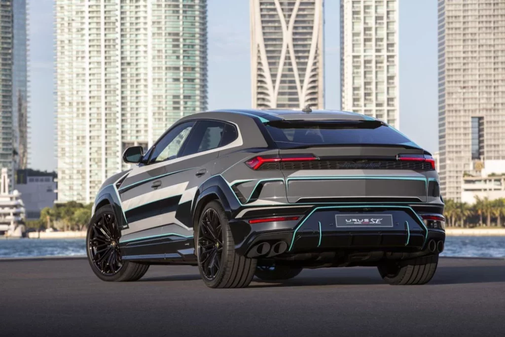 LAMBORGHINI URUS MIAMI 13 Motor16