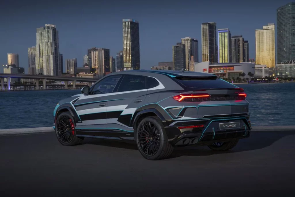 LAMBORGHINI URUS MIAMI 8 Motor16