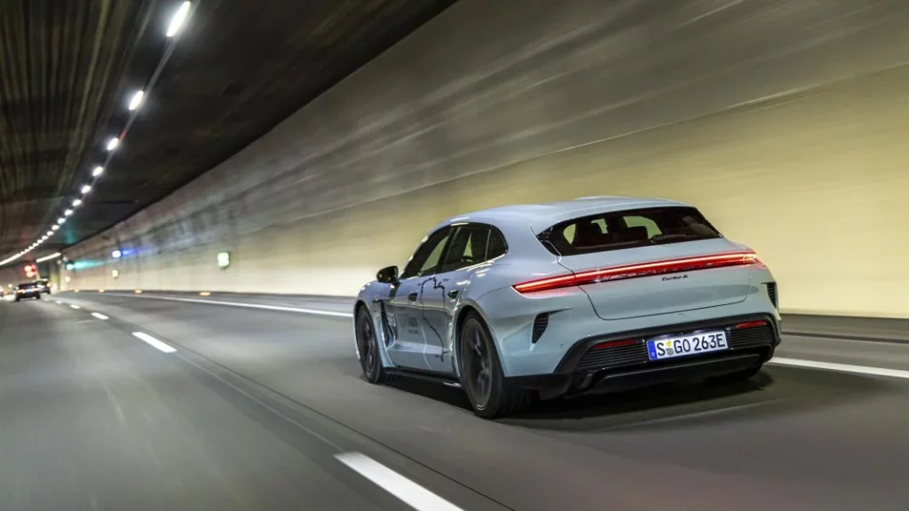 El Porsche Taycan lidera el ranking de los coches que más valor pierden