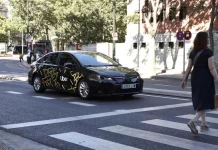 De trabajar con Raffaella Carrà y Bárbara Rey a conducir un Uber por las calles de Madrid