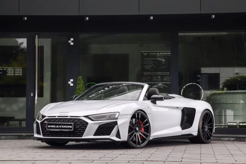 Una máquina bajó el capó del Audi R8 Spyder