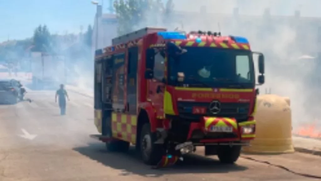 Las consecuencias del choque entre el coche y el camión de bomberos