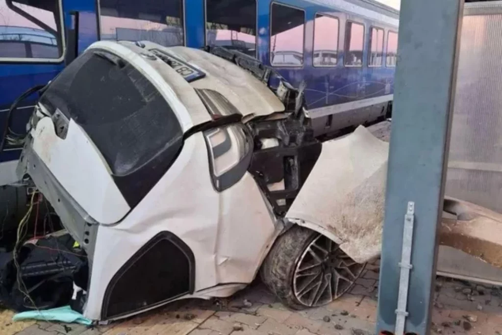 Recordatorio: ni un BMW X5 puede contra un tren