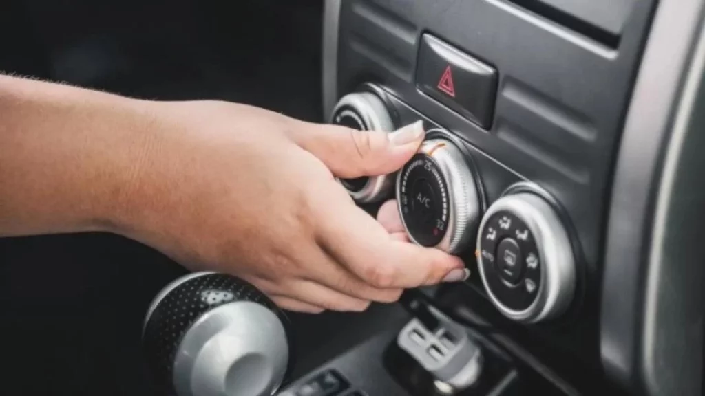 Estrategia para mantener caliente el interior del coche