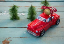 500 euros: La multa por poner cuernos a tu coche cuando llega la Navidad