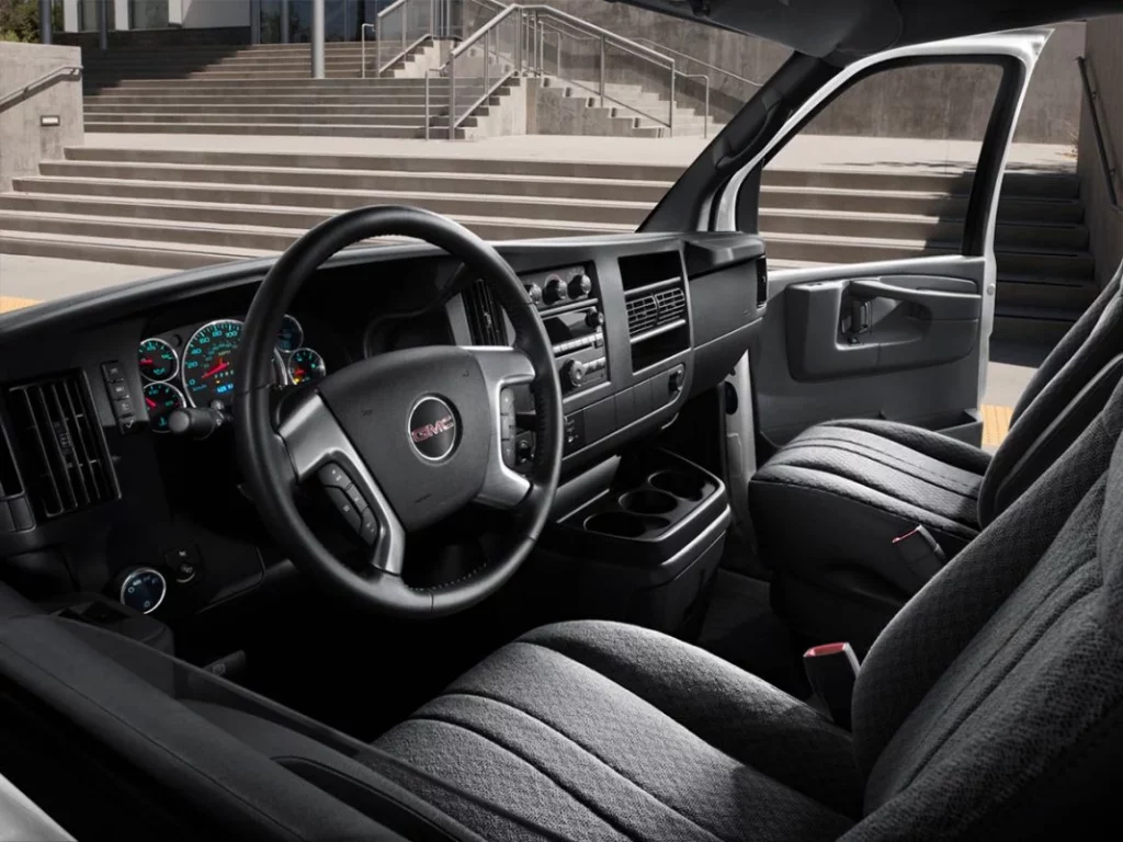 2024 GMC Savana. Imagen interior.