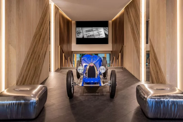 Bugatti lleva a París sus mejores diseños… de muebles