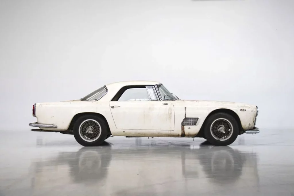 1961 Maserati 3500GT 4 Barnfind Interior 03 Motor16