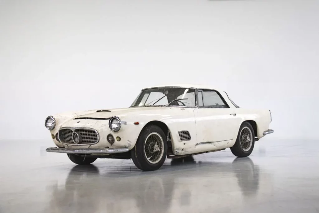 1961 Maserati 3500GT 4 Barnfind Interior 07 Motor16