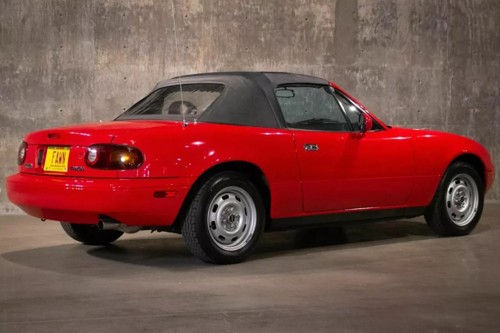 1990 Mazda MX 5 Miata 4 Motor16