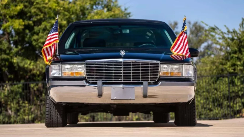 1996 cadillac fleetwood brougham presidencial mecum 1 Motor16