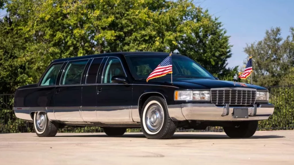 1996 cadillac fleetwood brougham presidencial mecum 17 Motor16