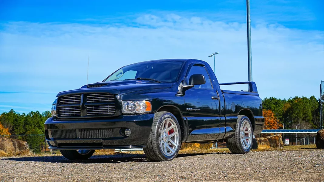 2004 RAM 1500 SRT-10. BaT. Imagen portada.