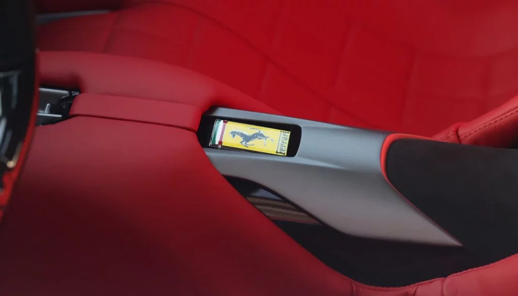 2024 Ferrari Daytona SP3. Piero Ferrari. Imagen interior.