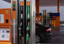 La gasolinera ‘low cost’ que arrasa se prepara para mover ficha: Que tiemble Repsol, BP y Cepsa