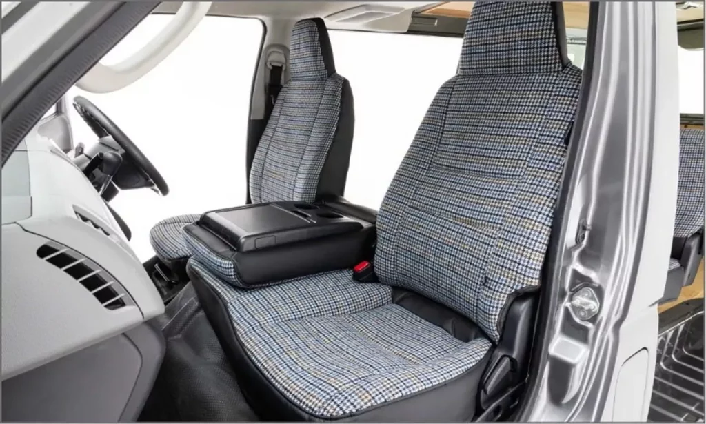 2025 AMJ Toyota HiAce. Volkswagen T3. Imagen interior.