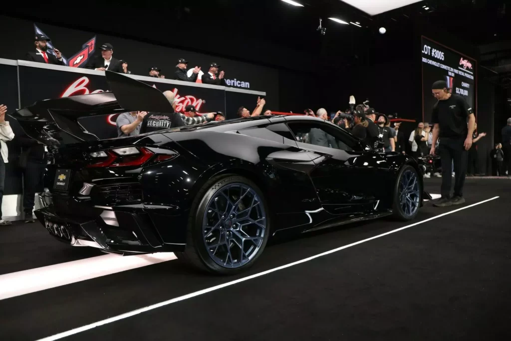 2025 Chevrolet Corvette ZR1. Subasta Barrett-Jackson. Imagen trasera.