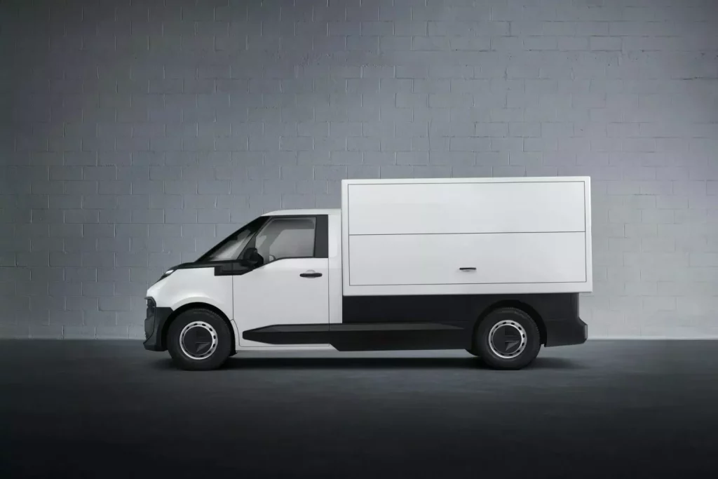 2025 Flexis Van Renault Volvo 5 Motor16