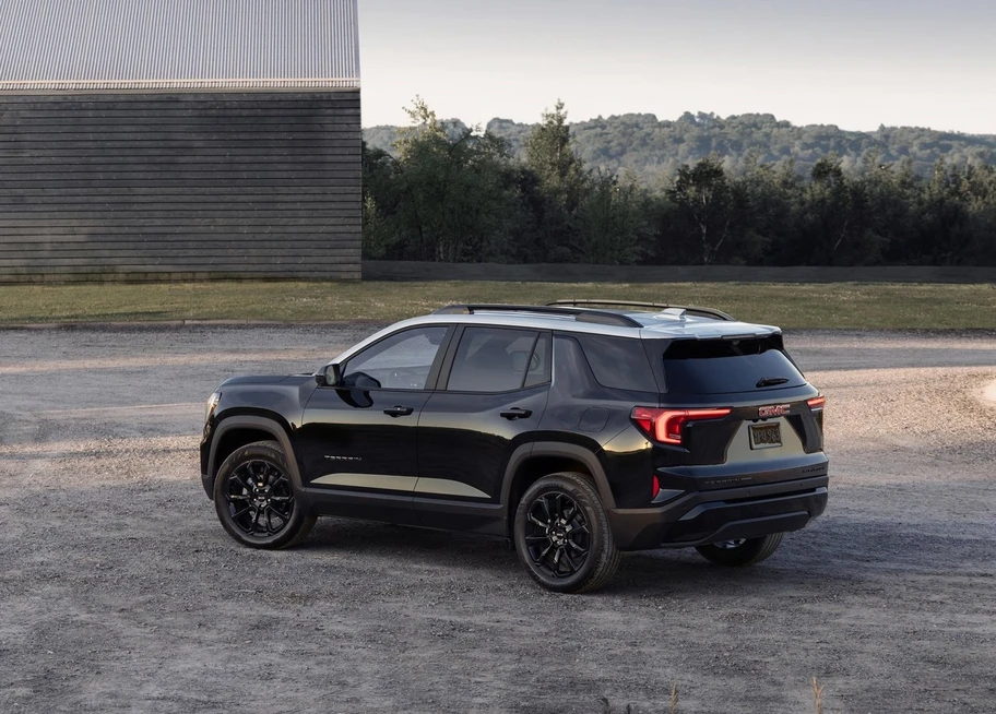 2025 GMC Terrain Elevation. Imagen trasera.