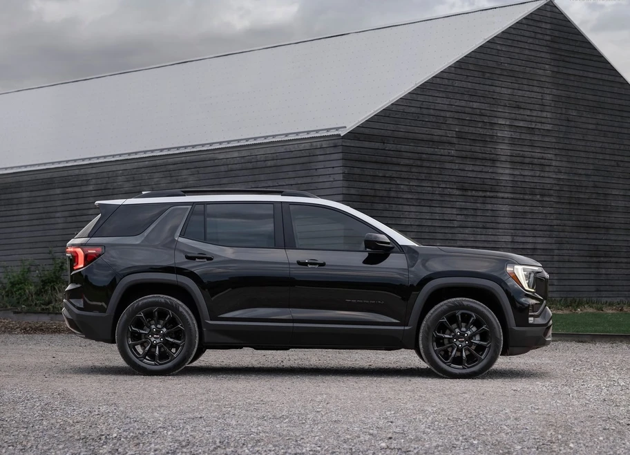 2025 GMC Terrain Elevation. Imagen lateral.