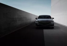 El Genesis G80 lo apuesta todo al color negro