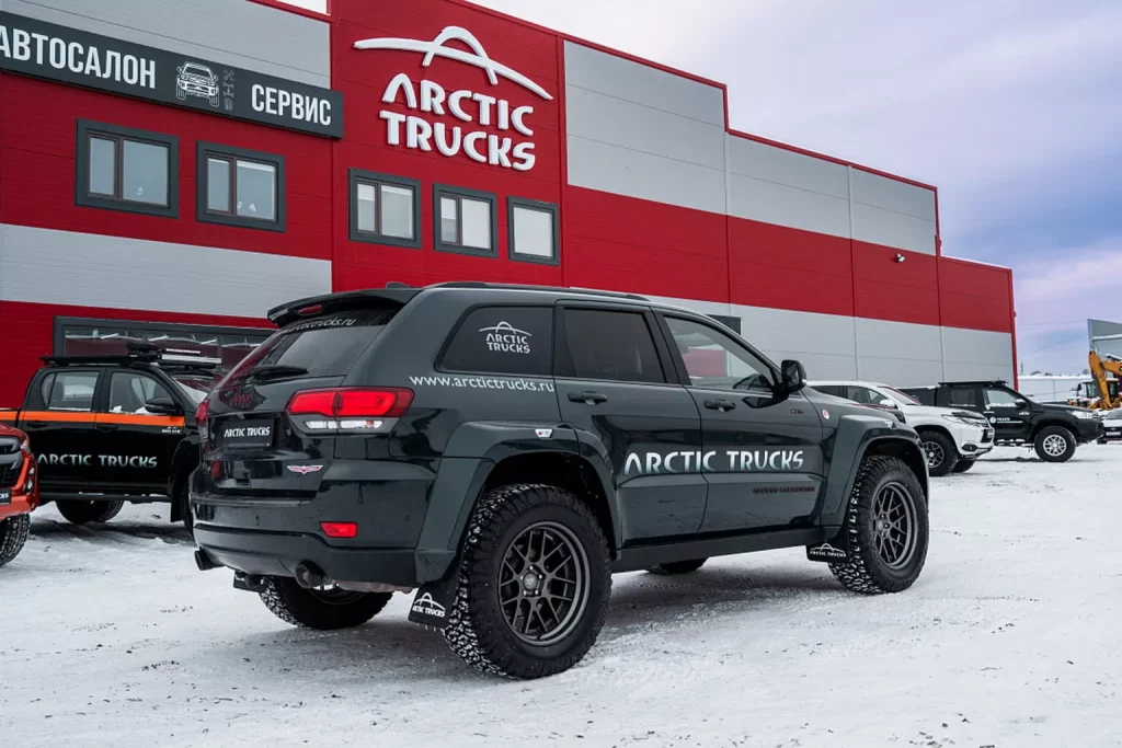 2025 Jeep Grand Cherokee AT35 Arctic Trucks 11 Motor16