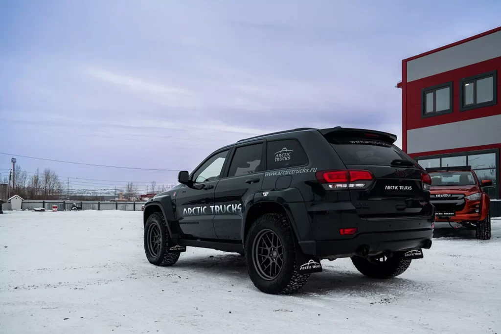 2025 Jeep Grand Cherokee AT35 Arctic Trucks 13 Motor16