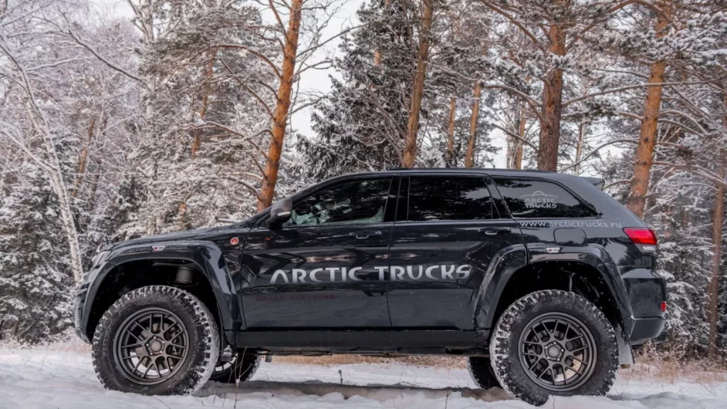 2025 Jeep Grand Cherokee AT35 Arctic Trucks 4 Motor16