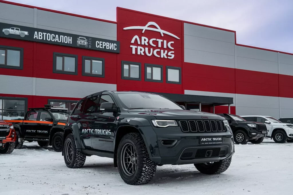 2025 Jeep Grand Cherokee AT35 Arctic Trucks 8 Motor16