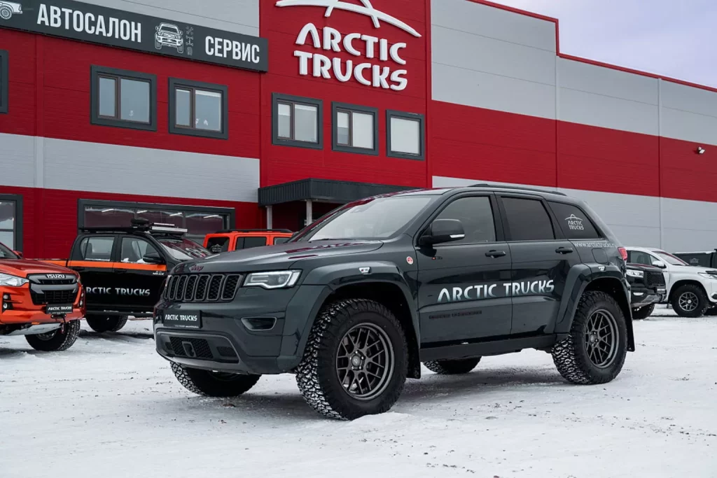 2025 Jeep Grand Cherokee AT35 Arctic Trucks 9 Motor16