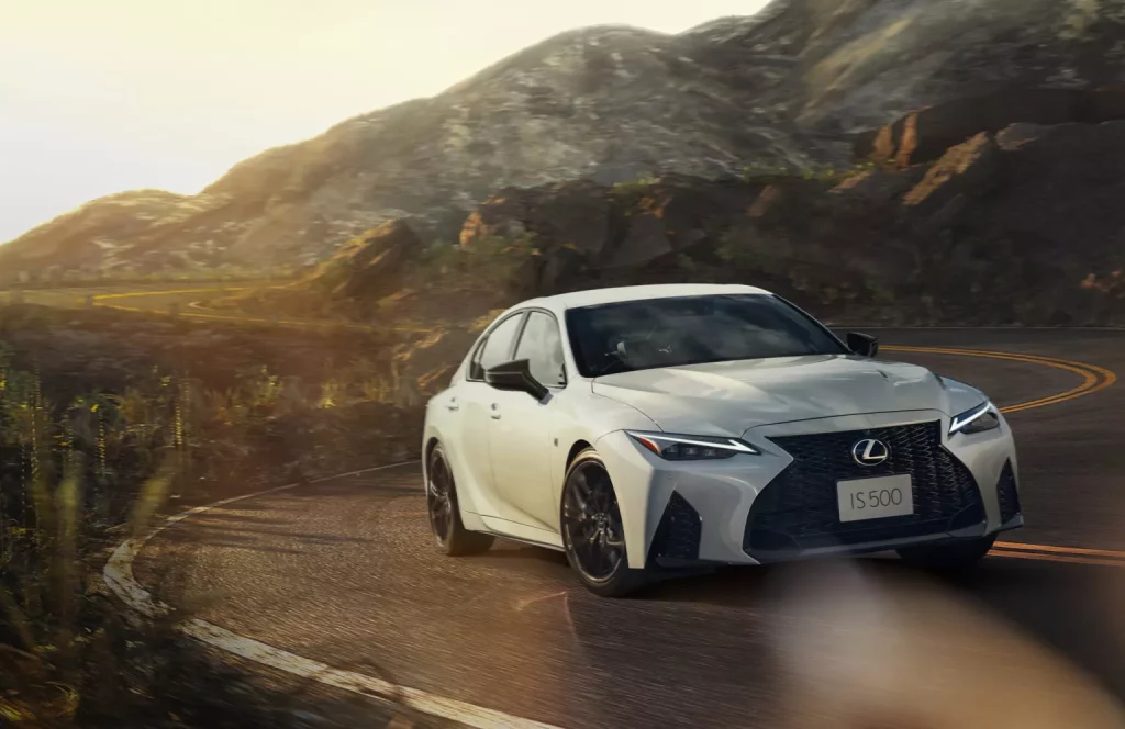 2025 Lexus IS 500. Imagen movimiento.