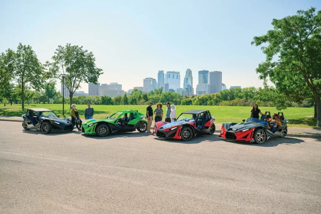 2025 Polaris Slingshot. Imagen gama.