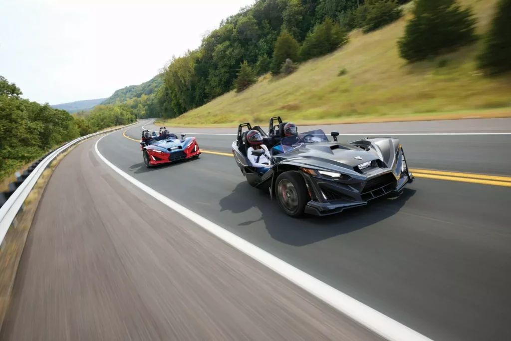 2025 Polaris Slingshot. Imagen movimiento.